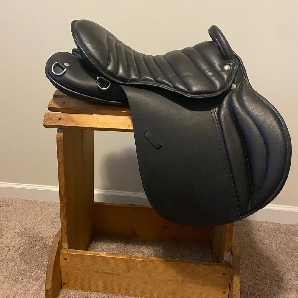 English saddle trail saddle